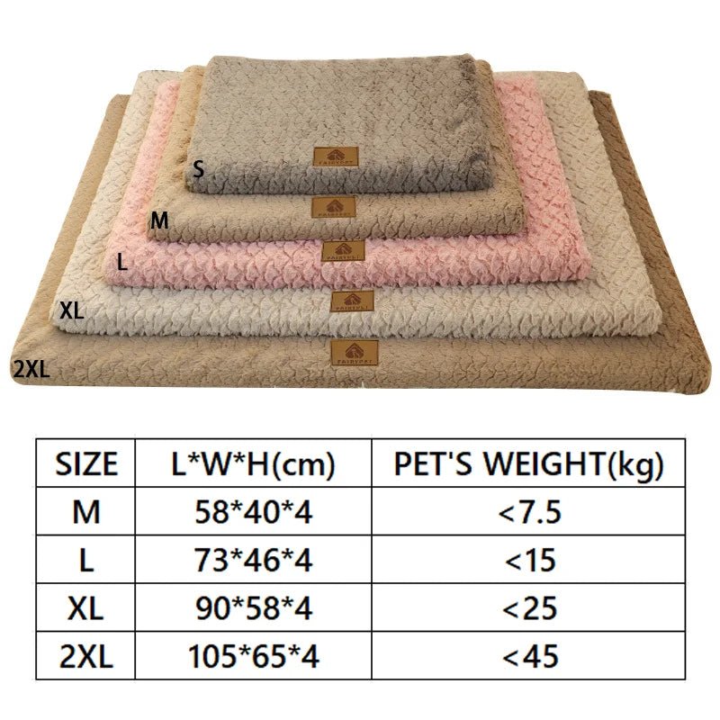 Différentes tailles du tapis lavable et moelleux pour chien. Le tapis à toutes les dimensions de M à XXL. Image produit Boutiquechien