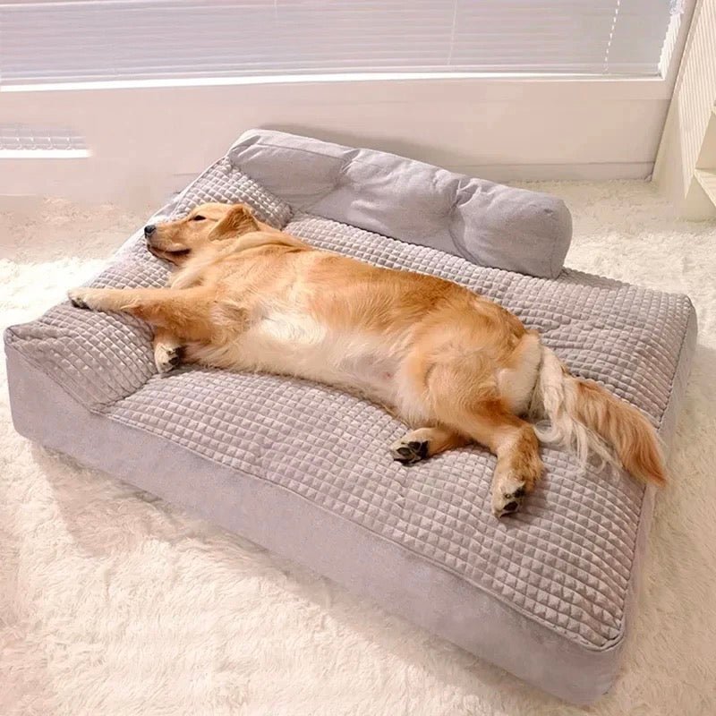 tapis doux pour chien avec un golden retriever de couleur rembourré. Le tapis chien est parfait pour un sommeil réparateur avec ses coussins. Image produit Boutiquechien 
