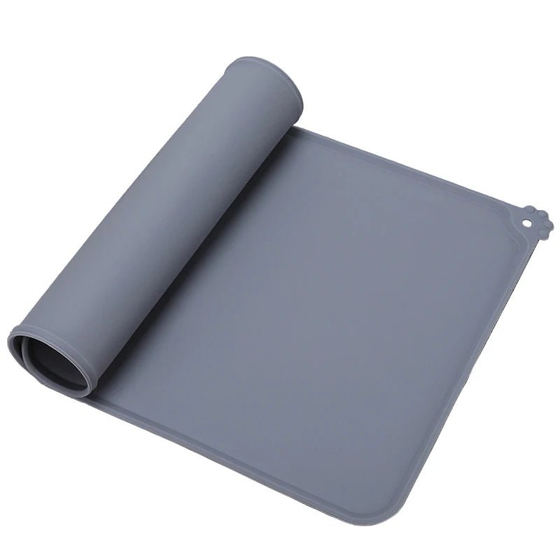 Tapis chien gris pour gamelle en caoutchouc résistant et durable. Image Roduit Boutiquechien