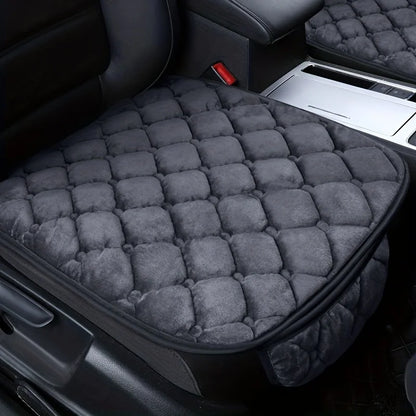 Tapis de protection pour chien pour les voitures. Le tapis de protection est de couleurs gris et possède une pochette de rangement. Le tapis de protection est posé sur des sièges de voitures de couleurs noir. Image produit Boutiquechien
