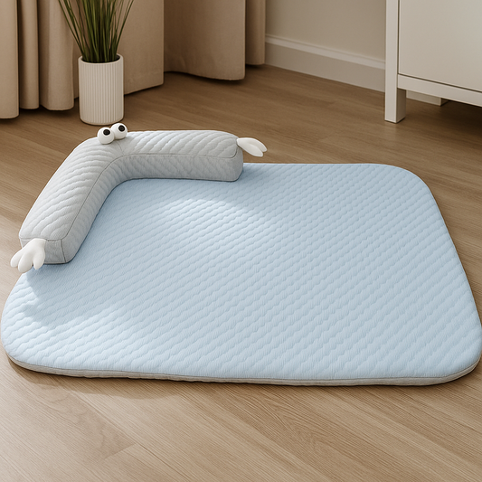 Tapis chien rafraichissant de couleur bleu et gris posé sur un sol de couleur claire. Image produit Boutiquechien 