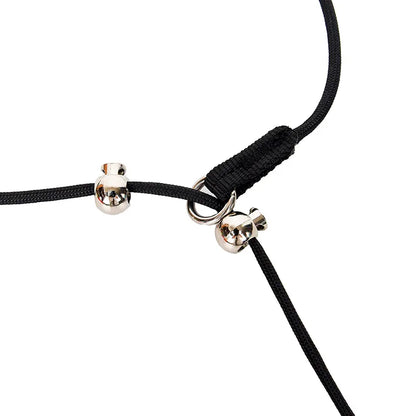 le collier étrangleur de couleur noir possède deux loquet de chaque côté pour regler la taille du collier. Image produit boutiquechien